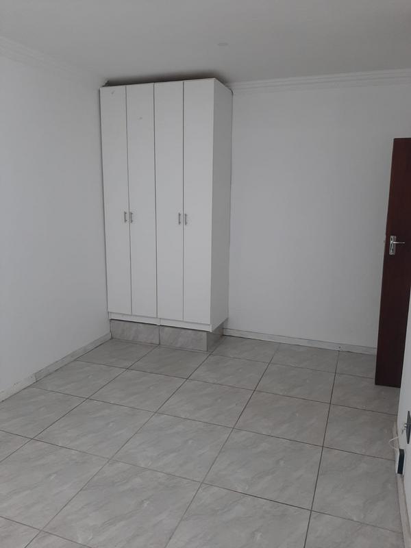 1 Bedroom Property for Sale in Goodwood Central Western Cape